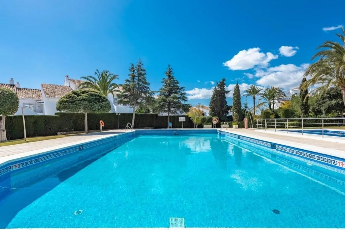 2 - verkoop appartement uitzicht op zee nueva andalucia andalusië spanje