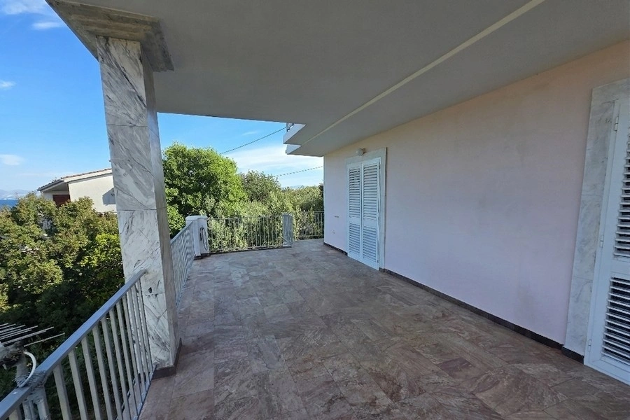 2 - vente maison pieds dans l'eau solta split-dalmatie croatie
