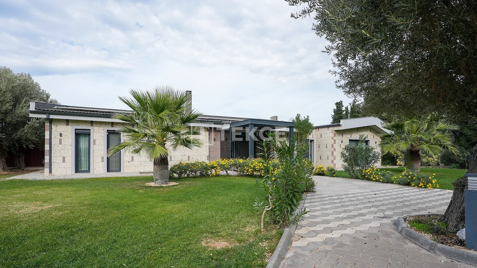 2 - house for sale in güzelbahçe i̇zmir turkey