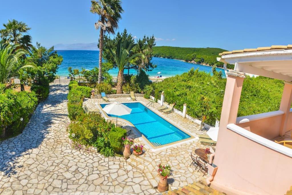 1 - venda casa frente ao mar kassiópi ilhas jónicas grécia