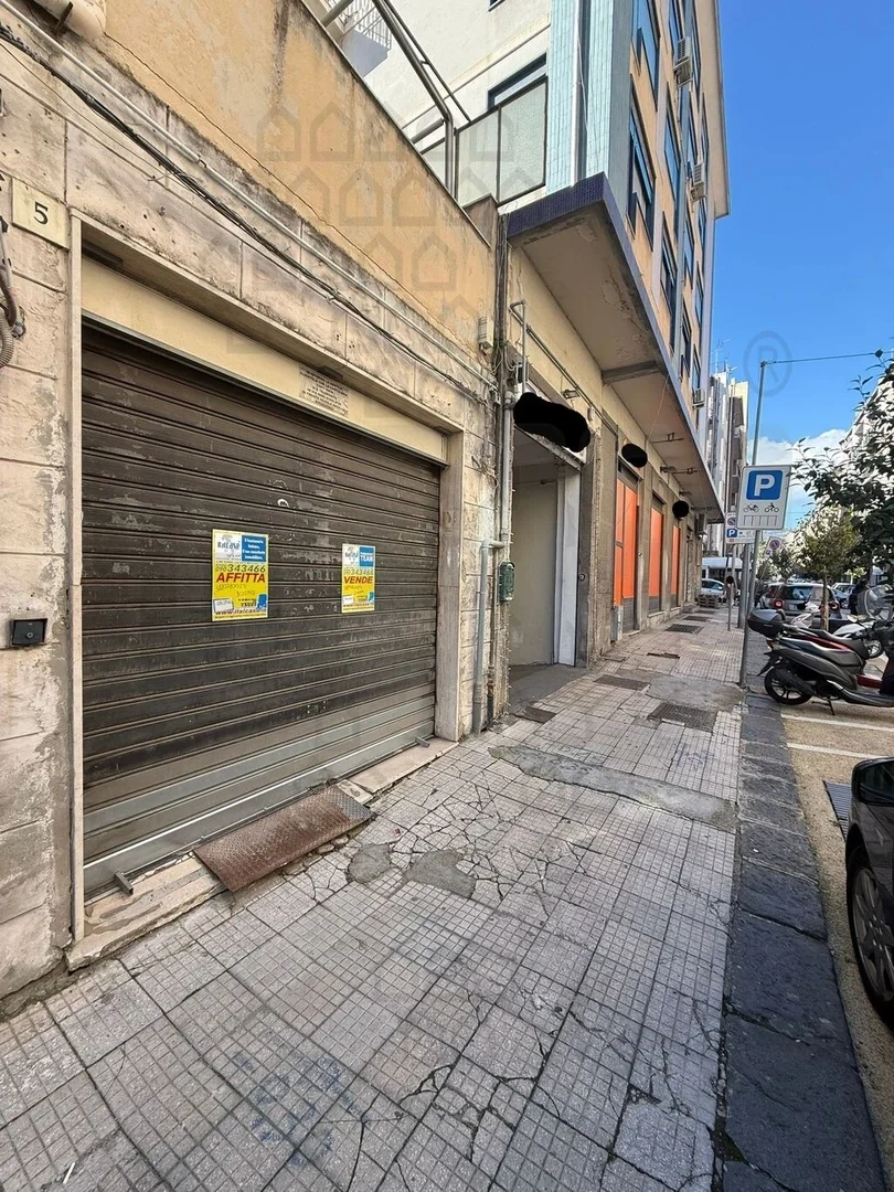 1 - vente commerce messina sicile italie