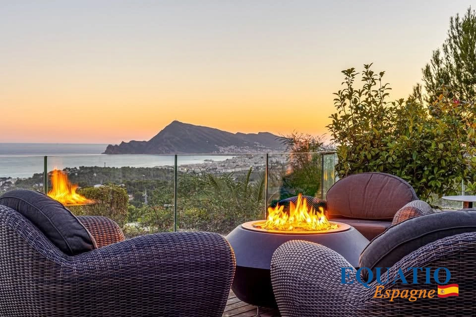 Casa vista al mar con piscina