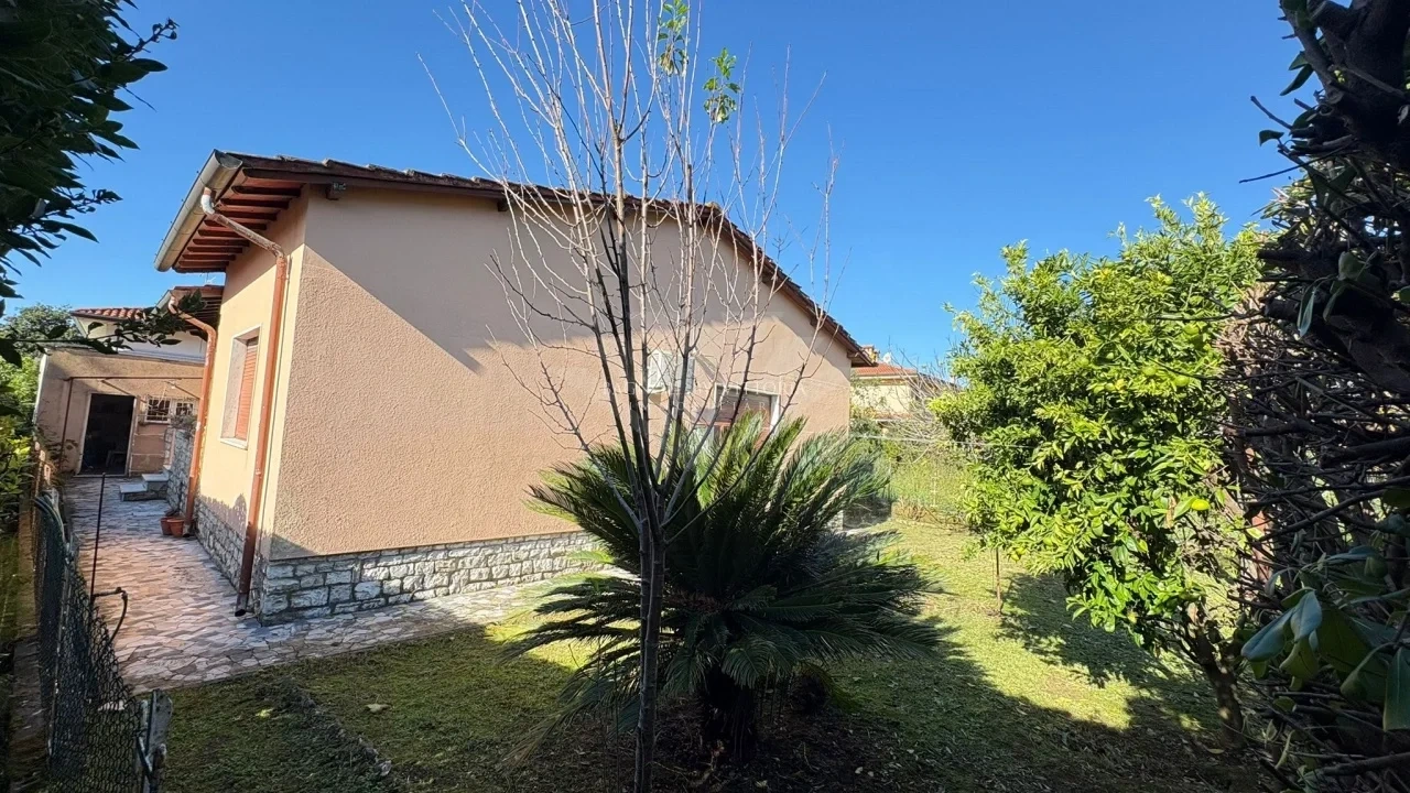 2 - house for sale in pietrasanta tuscany italy
