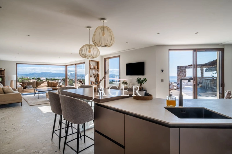 2 - sea view house for sale in les issambres var france