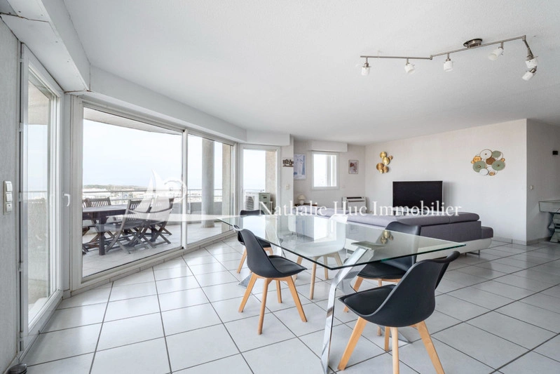 Apartamento vista de mar com terraco