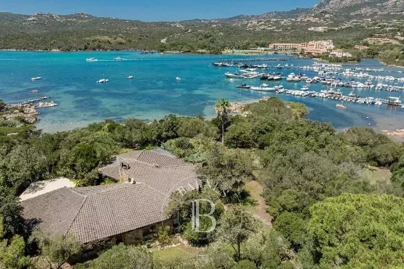 1 - vente maison pieds dans l'eau porto cervo sardaigne italie