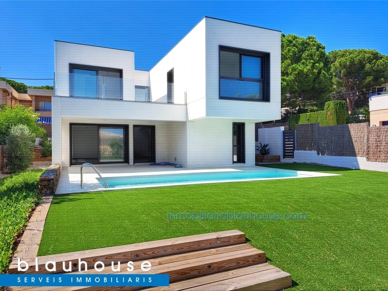 2 - venta casa vista al mar llança cataluña españa