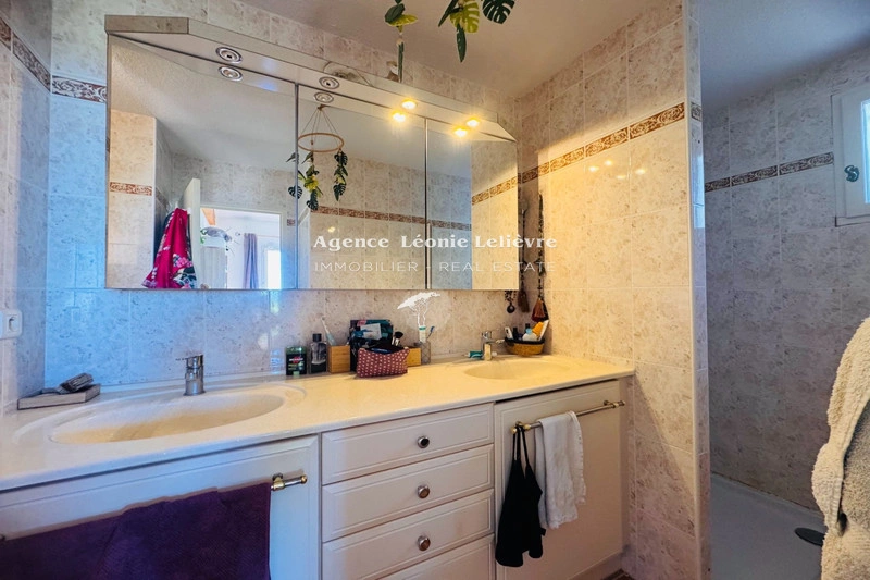 2 - sea view house for sale in les issambres var france