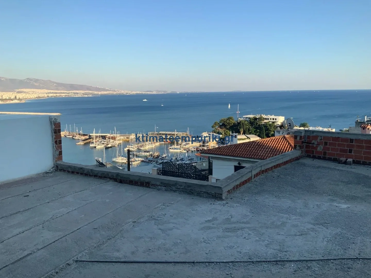 2 - vente appartement pieds dans l'eau piraeus attique grèce