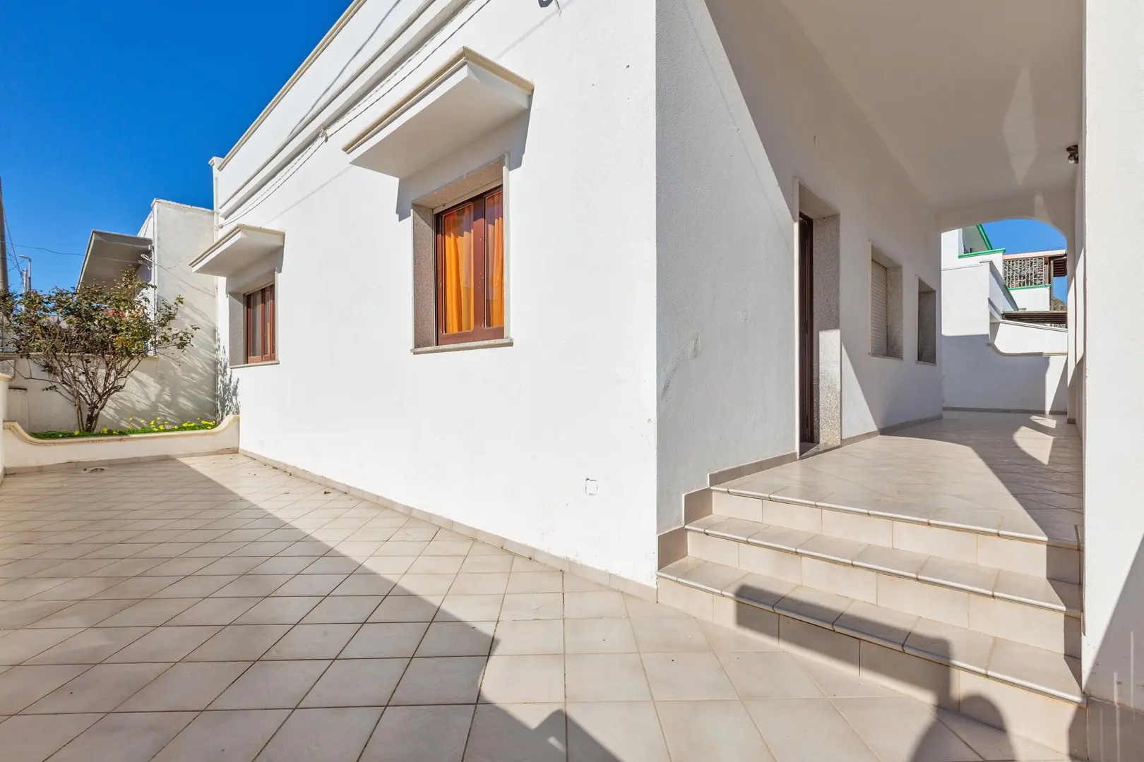 2 - venta casa ugento apulia italia