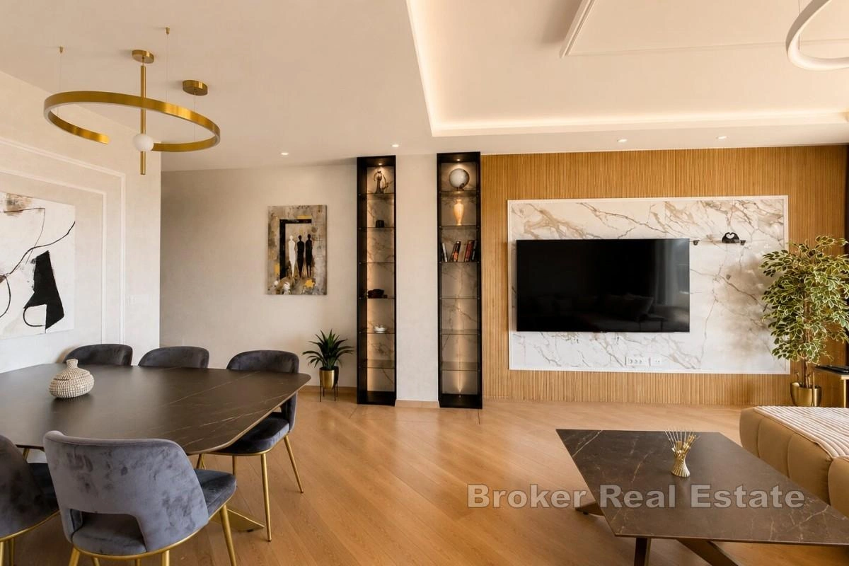 3 bedroom sea view apartment