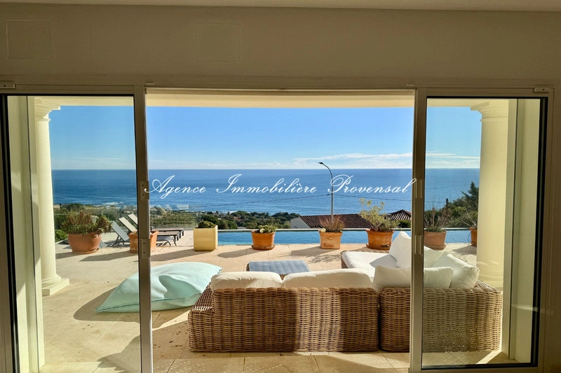 2 - vente maison vue mer les issambres var france