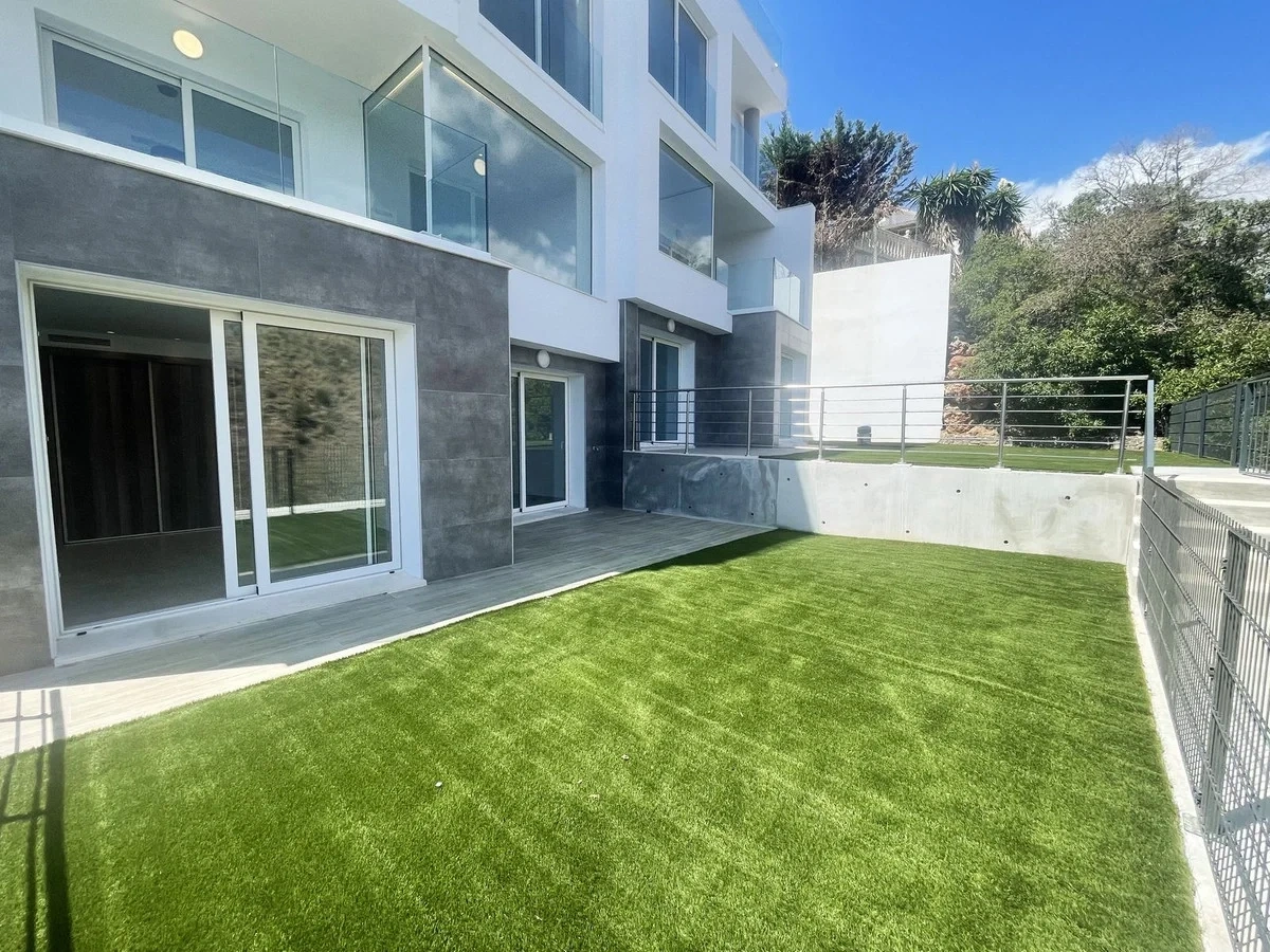 Casa vista al mar con piscina