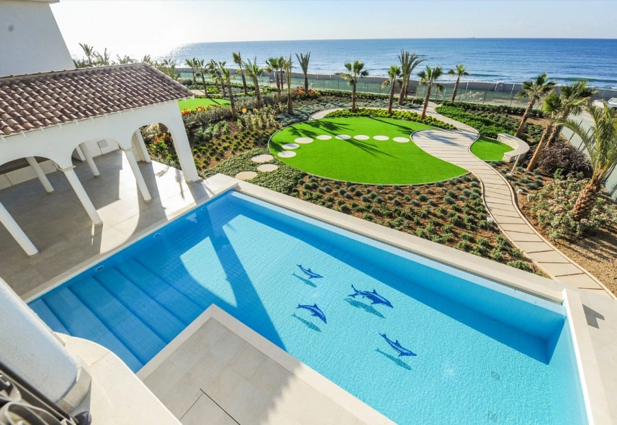 1 - vente villa pieds dans l'eau larnaca larnaca chypre