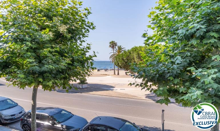2 - verkauf wohnung direkt am wasser roses katalonien spanien