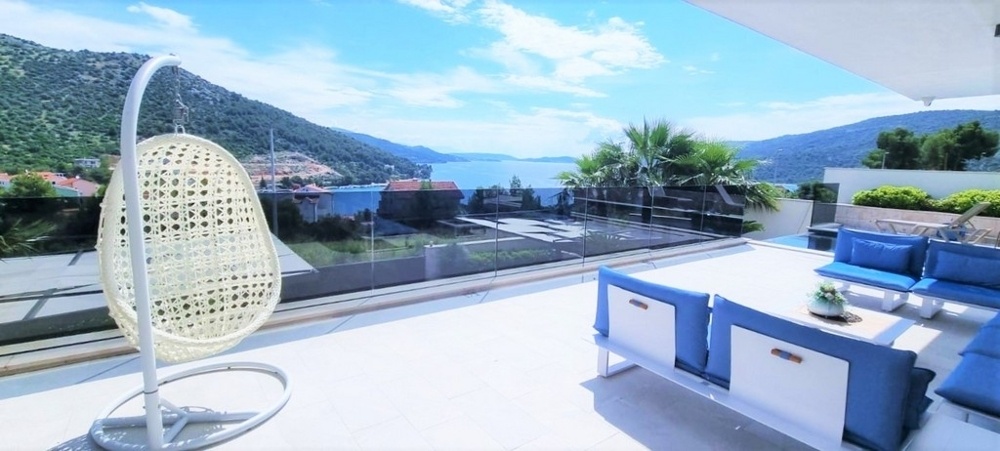 Sea view house for sale