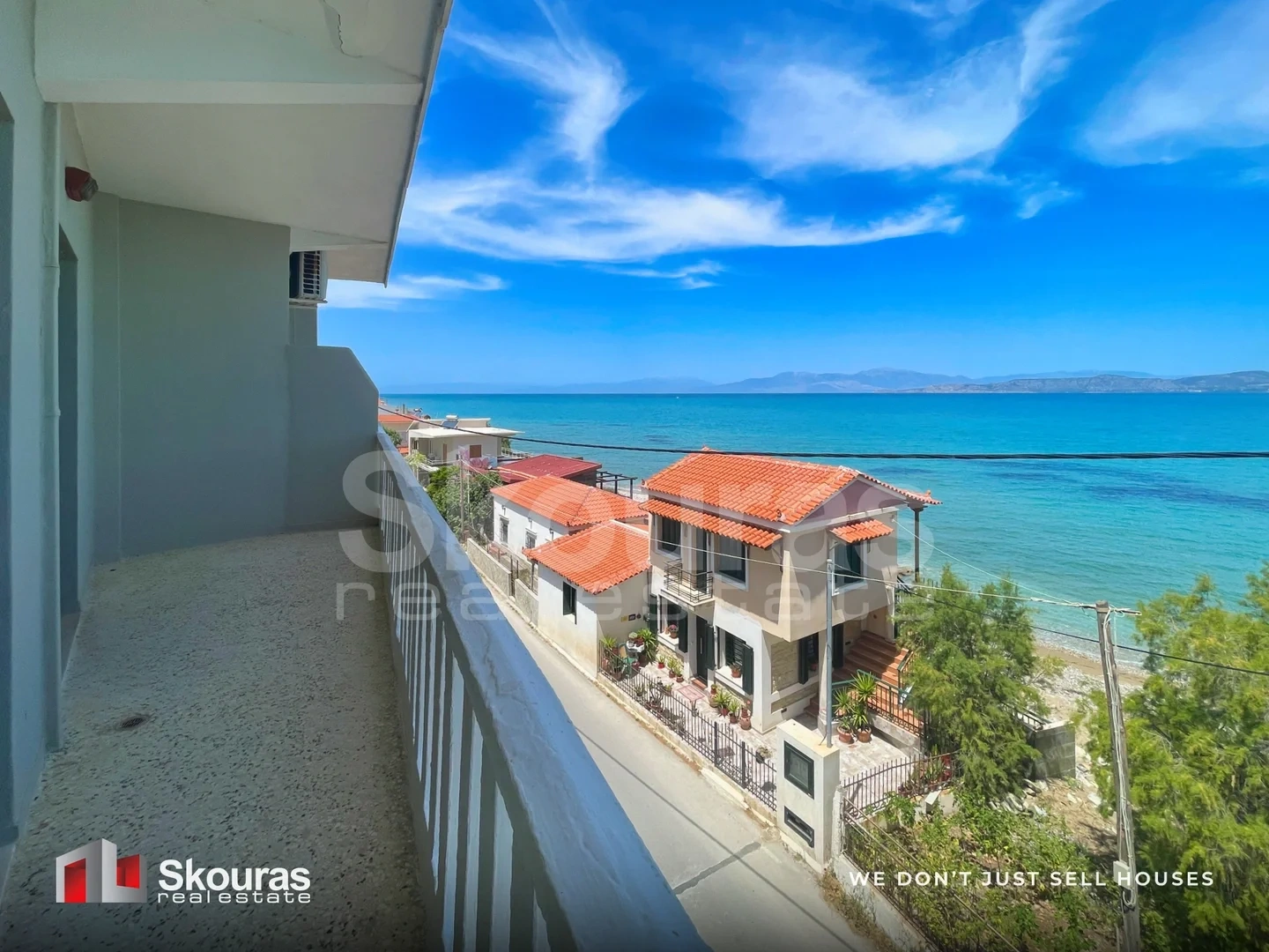 2 - venda apartamento frente ao mar kórinthos peloponeso grécia