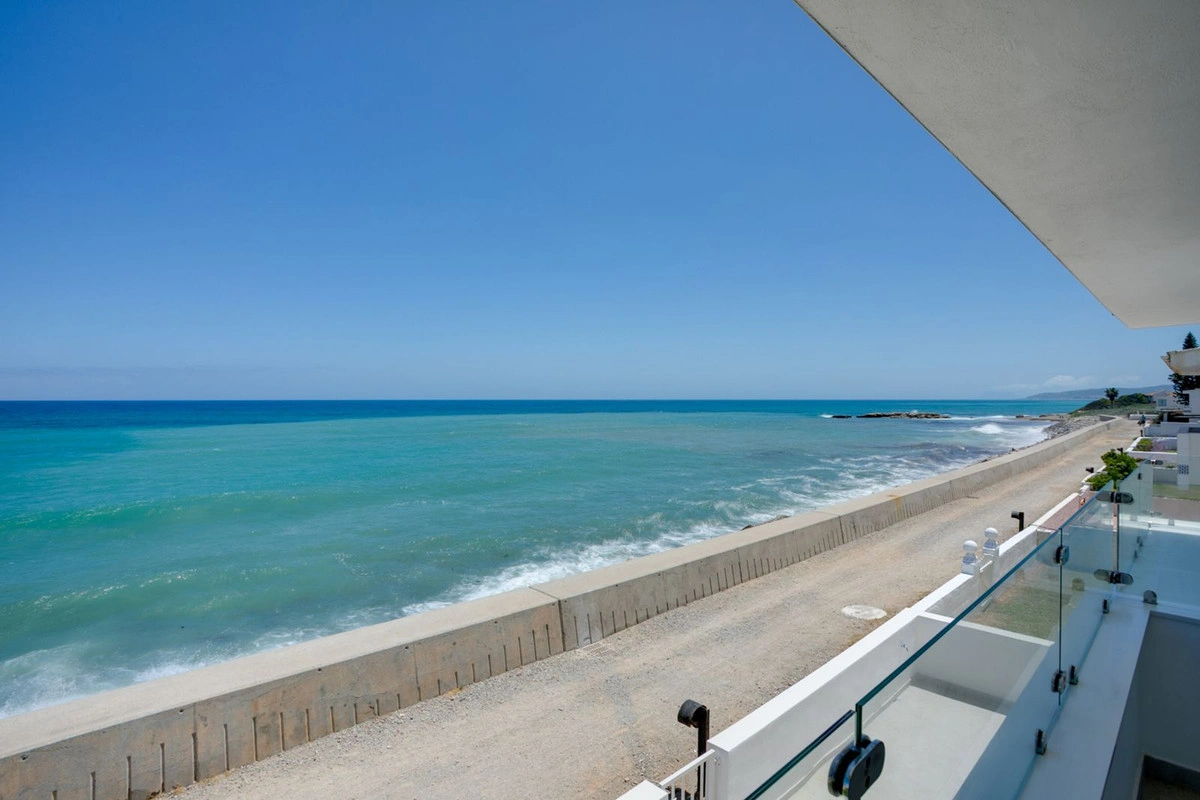 2 - vente maison pieds dans l'eau estepona - costa del sol andalousie espagne
