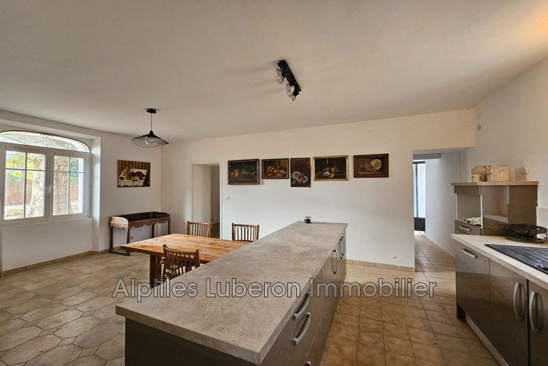 2 - house for sale in mollégès bouches-du-rhône france