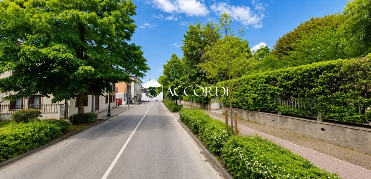 2 - продажа коммерция montebelluna венето италия