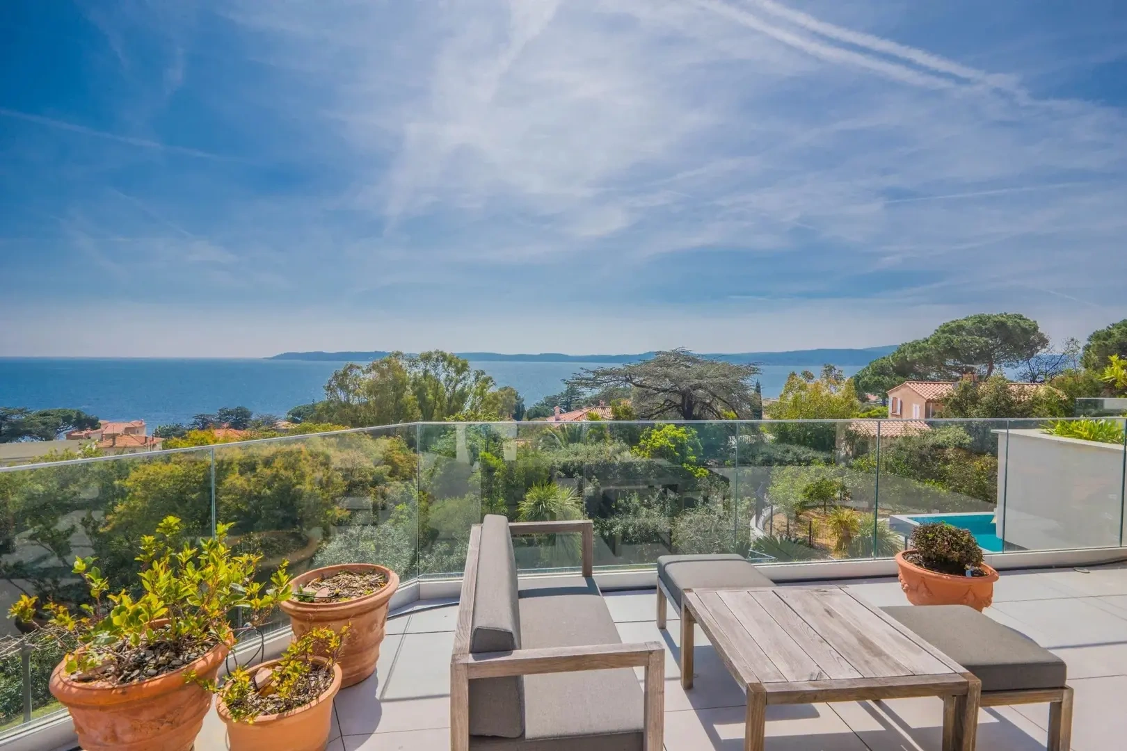 1 - verkoop appartement uitzicht op zee sainte-maxime var frankrijk