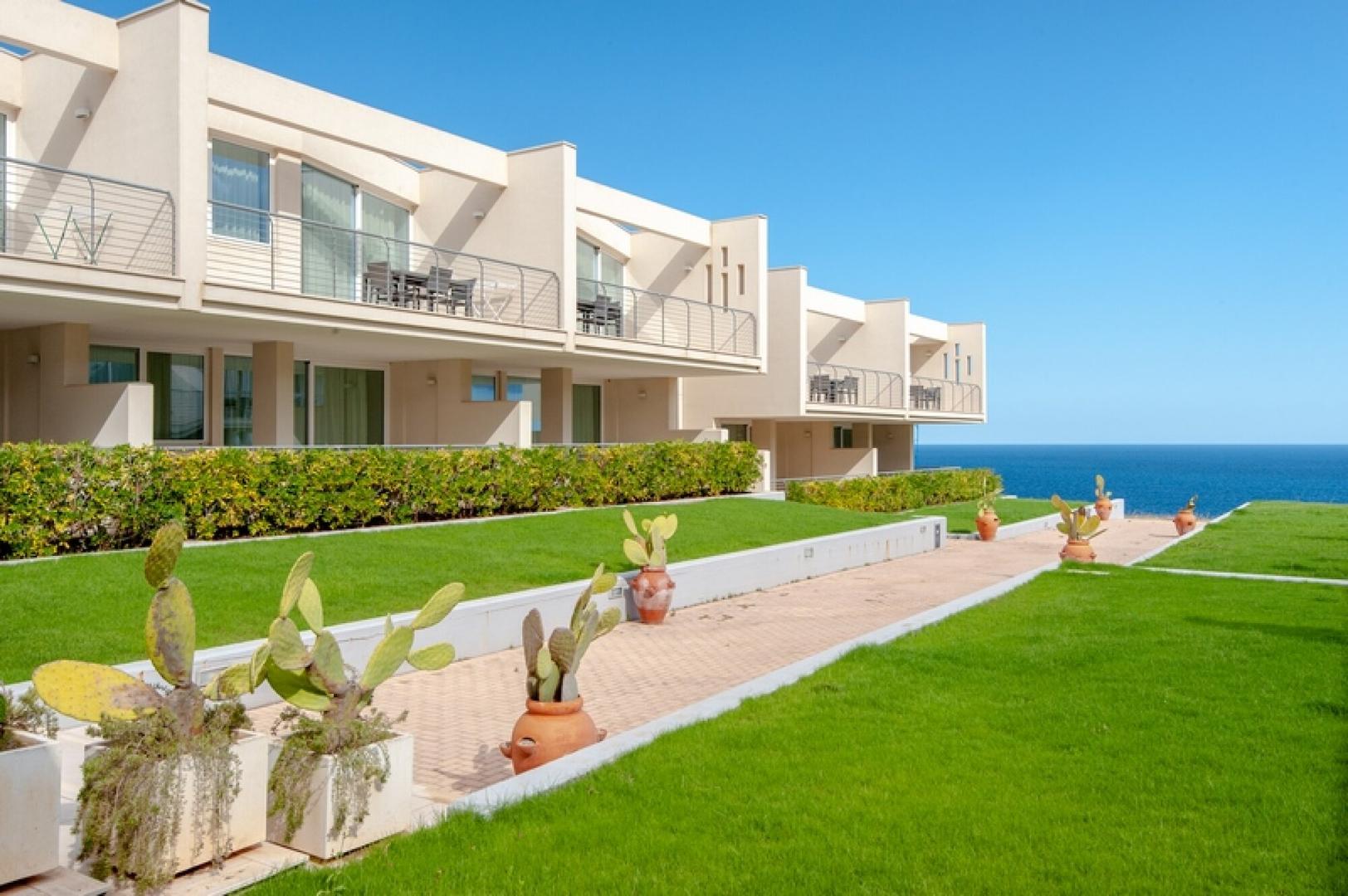 2 - venta apartamento frente al mar santa cesarea terme apulia italia