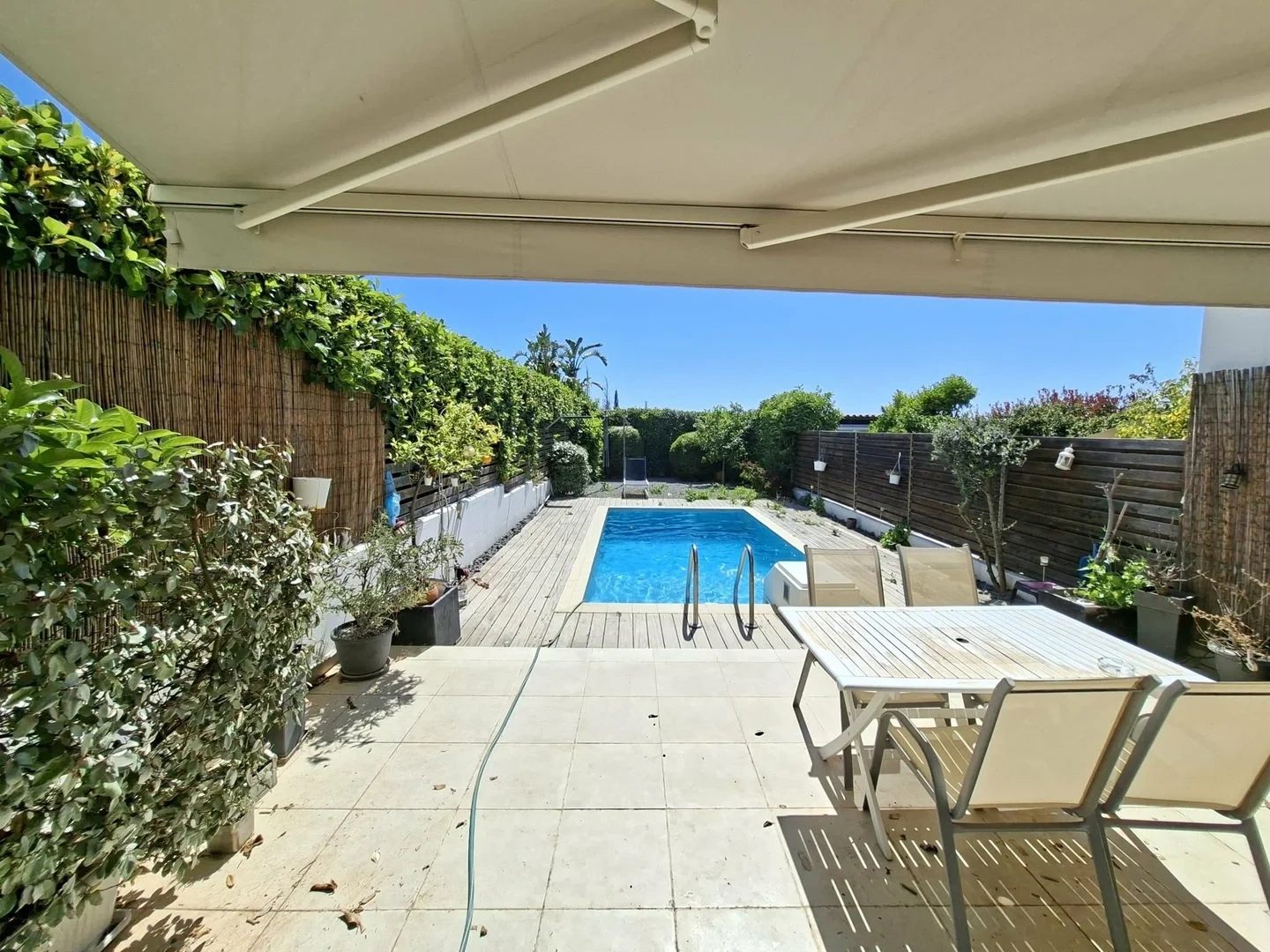 Maison vue mer avec piscine