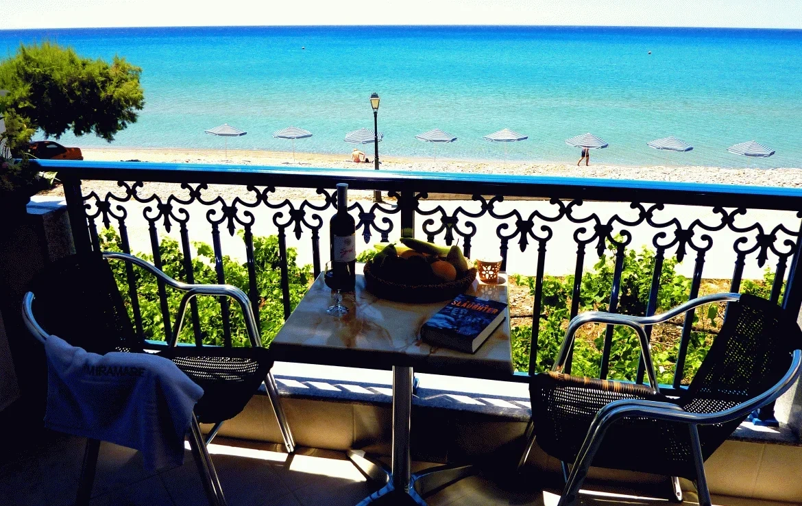 1 - vente commerce pieds dans l'eau ierápetra crète grèce