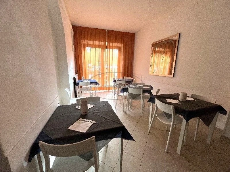 2 - vente commerce viareggio toscane italie
