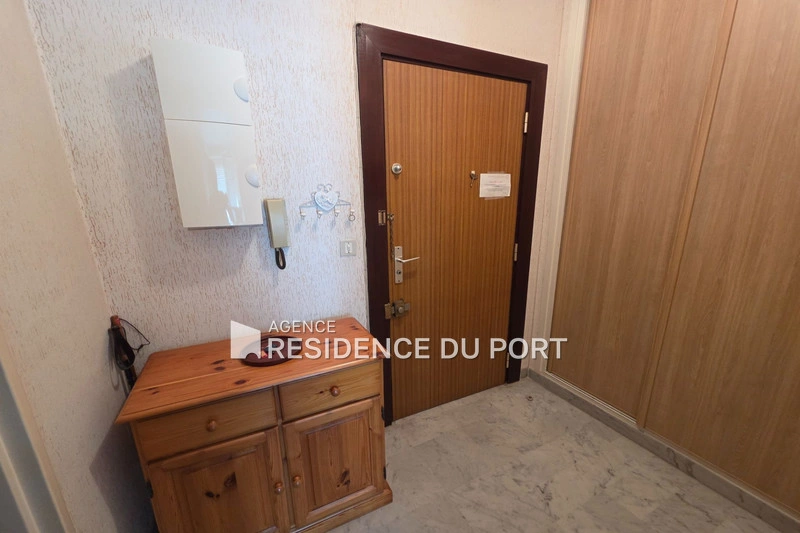 2 - waterfront apartment for sale in mandelieu-la-napoule alpes-maritimes france