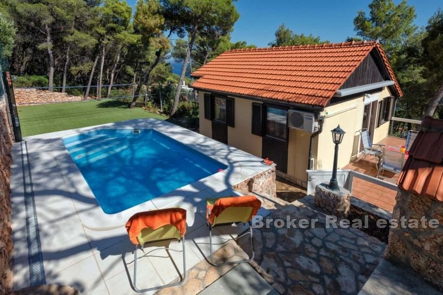 Casa vista al mar con piscina