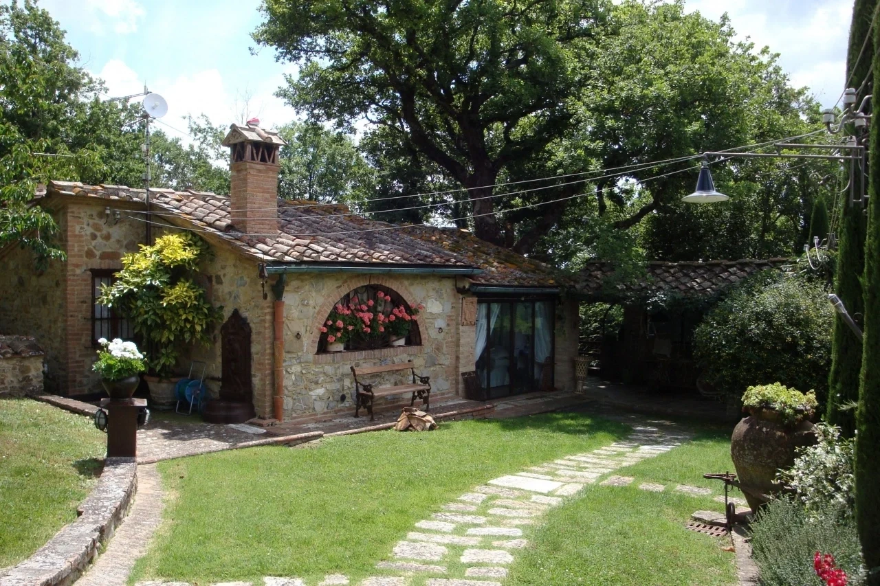 2 - vendita proprietà chiusdino toscana italia