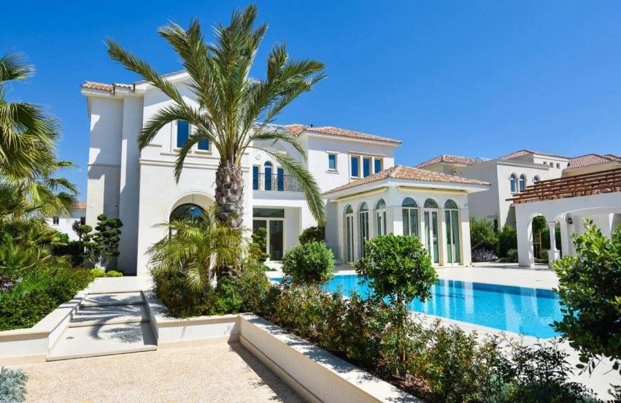 1 - vente villa pieds dans l'eau larnaca larnaca chypre