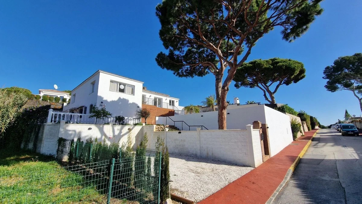 2 - beach walk house for sale in calahonda - costa del sol andalusia spain