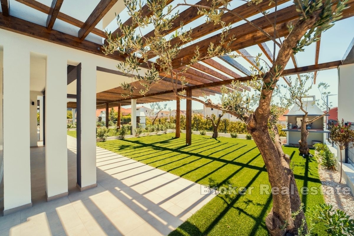 2 - venta casa a pie de playa trogir split-dalmacia croacia