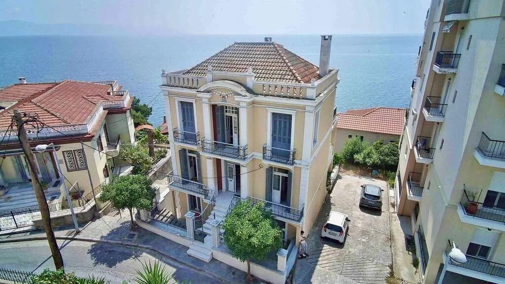 1 - vendita casa fronte mare agía varvára attica grecia