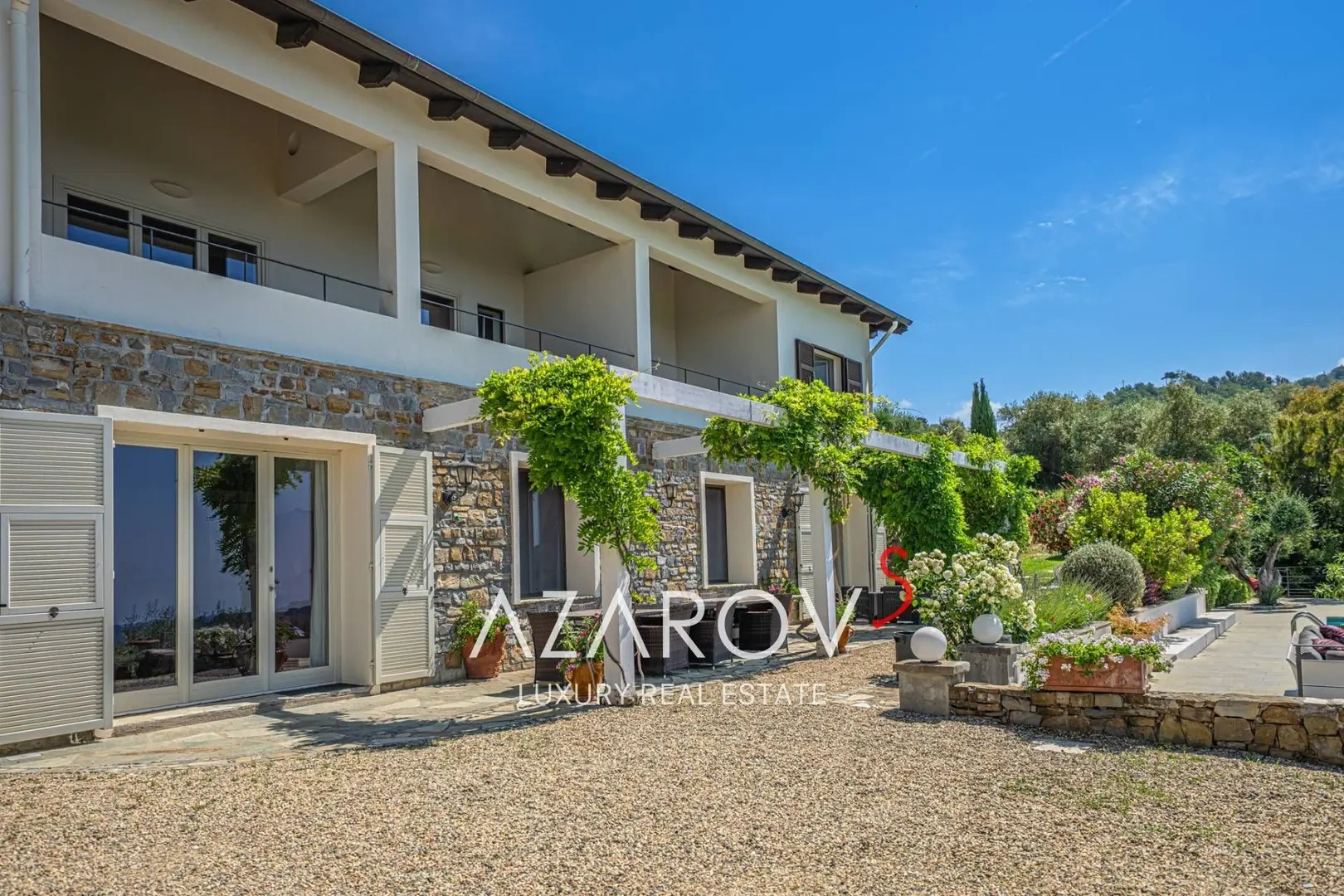 2 - vente villa pieds dans l'eau dolceacqua ligurie italie