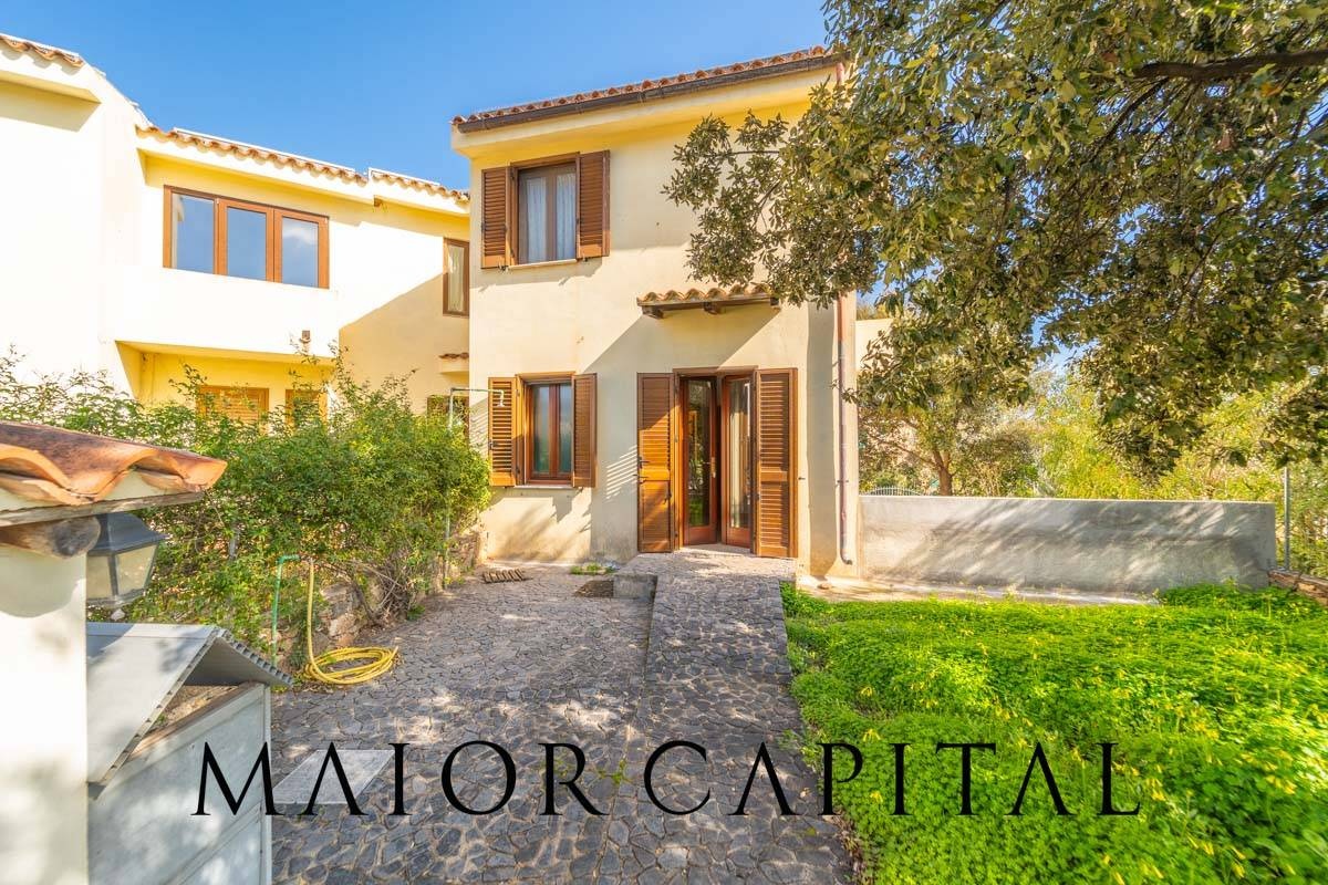 1 - verkoop appartement uitzicht op zee budoni sardinia italië
