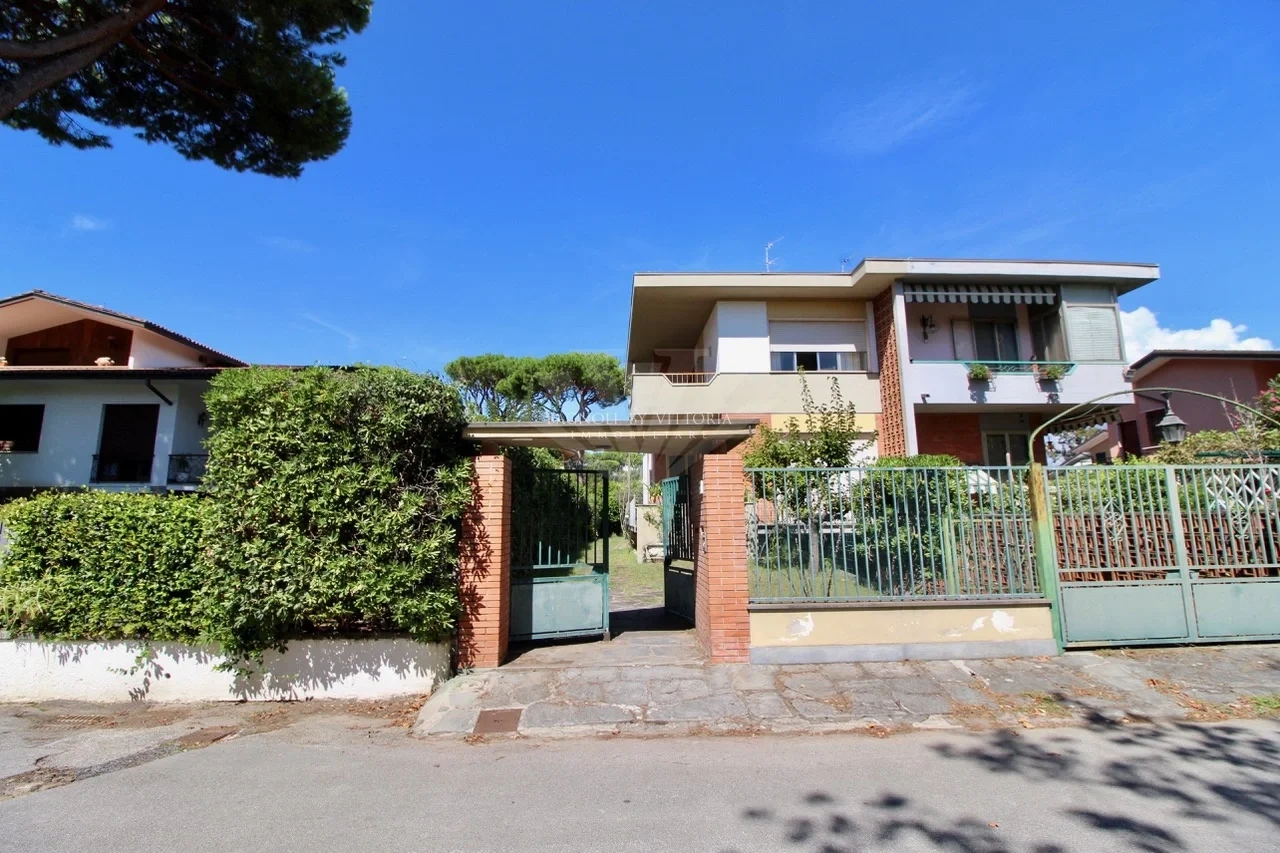 1 - venta casa pietrasanta toscana italia