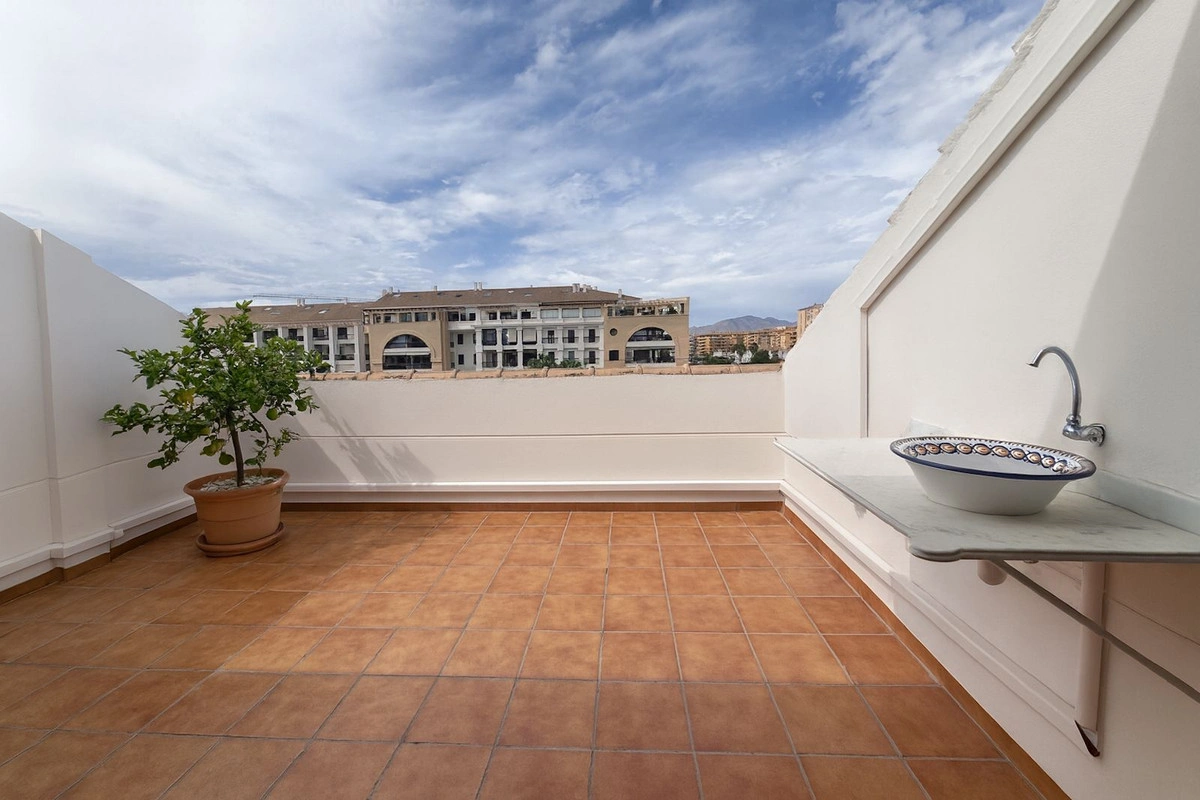 2 - venta apartamento a pie de playa san pedro de alcántara andalucía españa