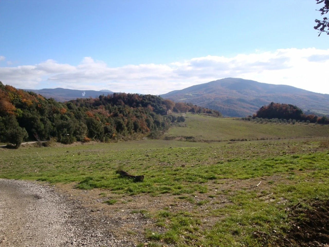 2 - verkoop terrein pomarance tuscany italië
