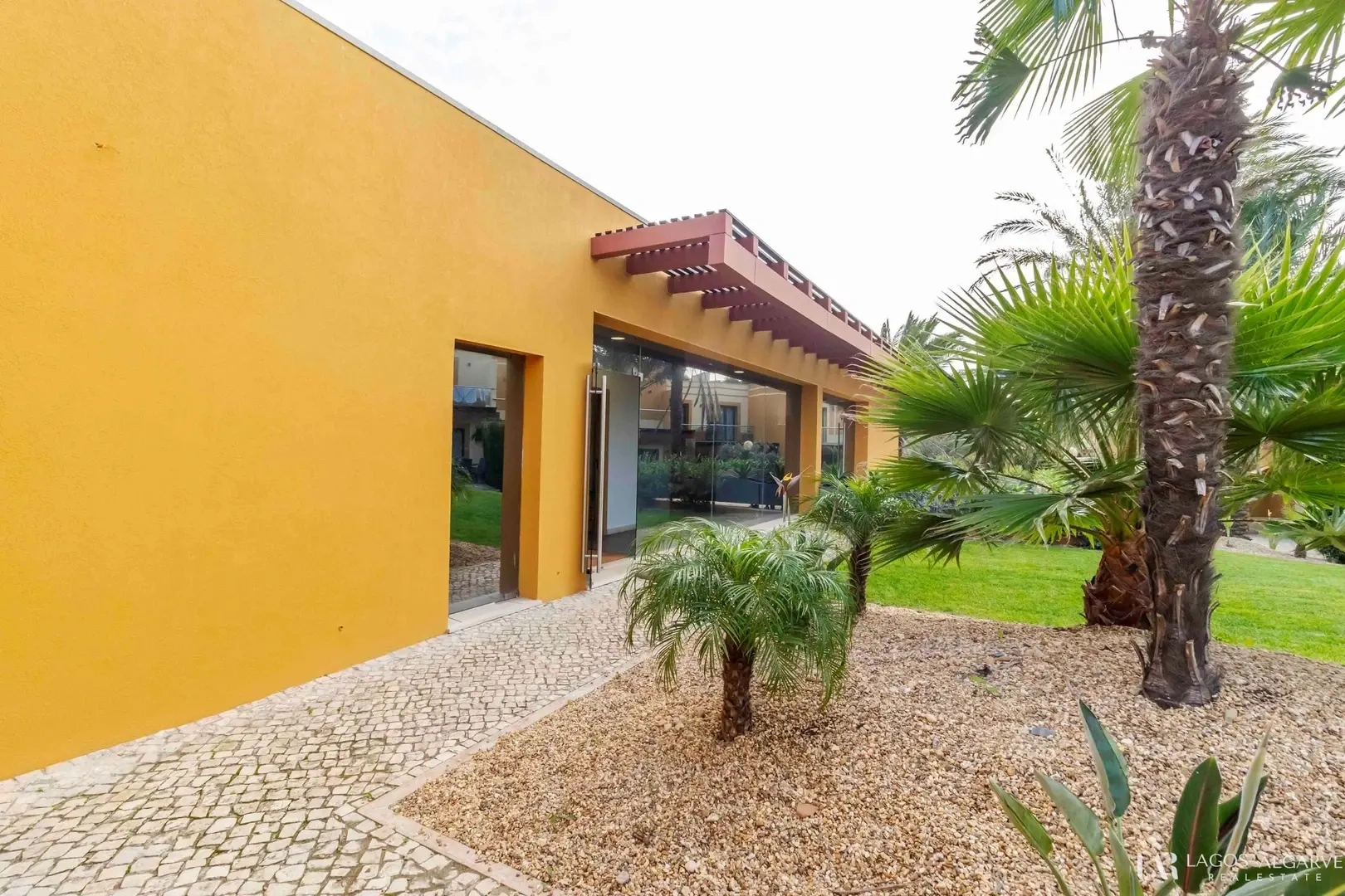 2 - venta comercio praia da luz algarve portugal
