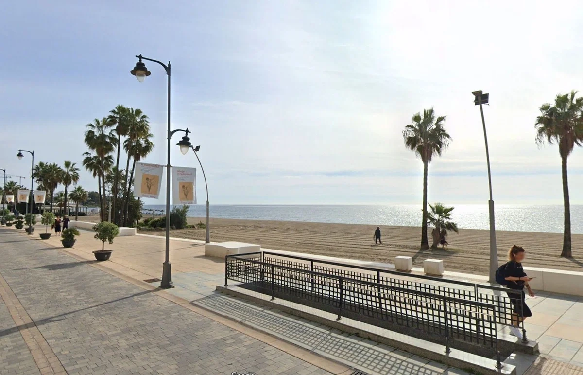 1 - vente commerce pieds dans l'eau estepona - costa del sol andalousie espagne