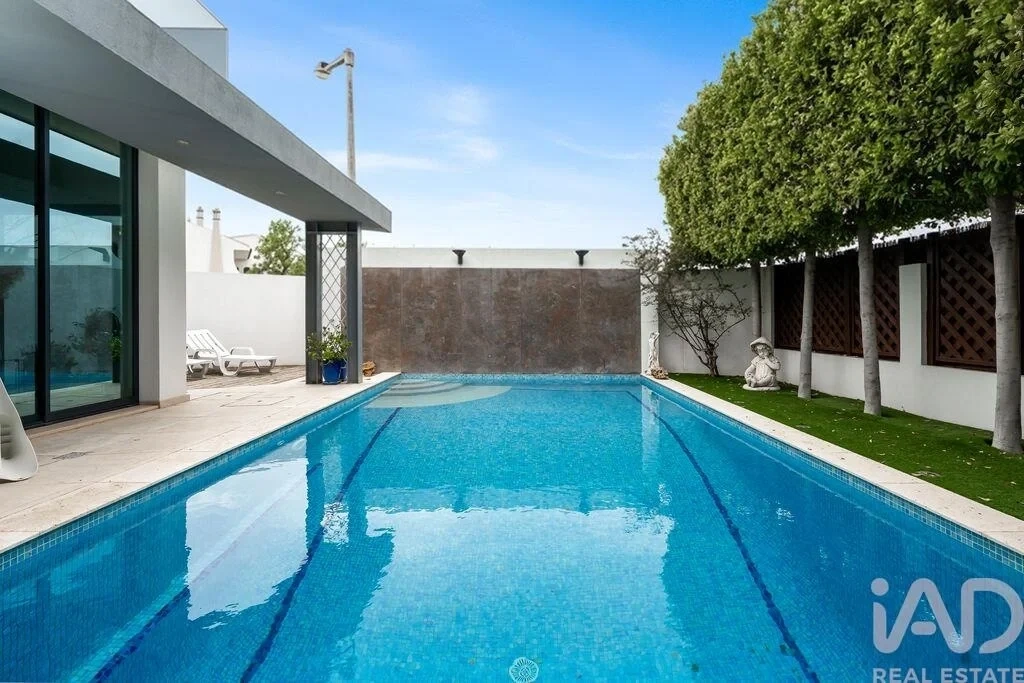 2 - villa for sale in quarteira algarve portugal
