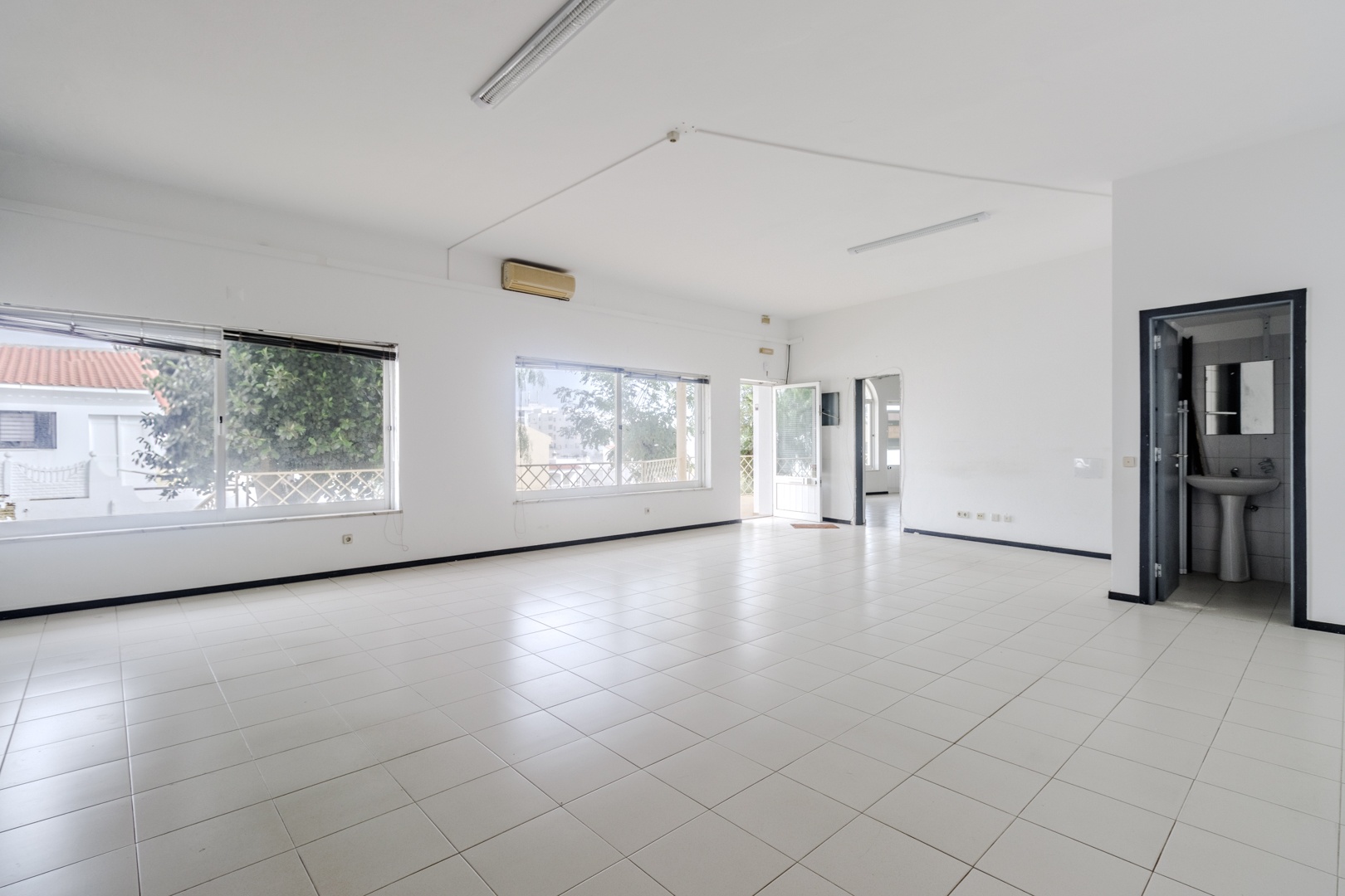 1 - business for sale in lagos algarve portugal