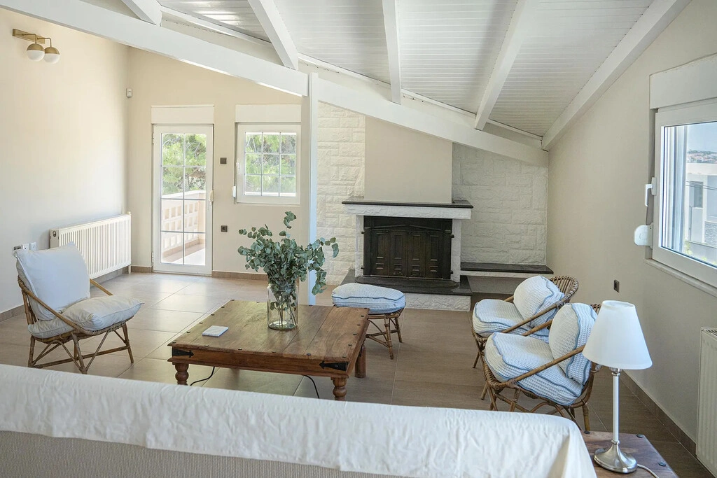 4 bedroom waterfront apartment