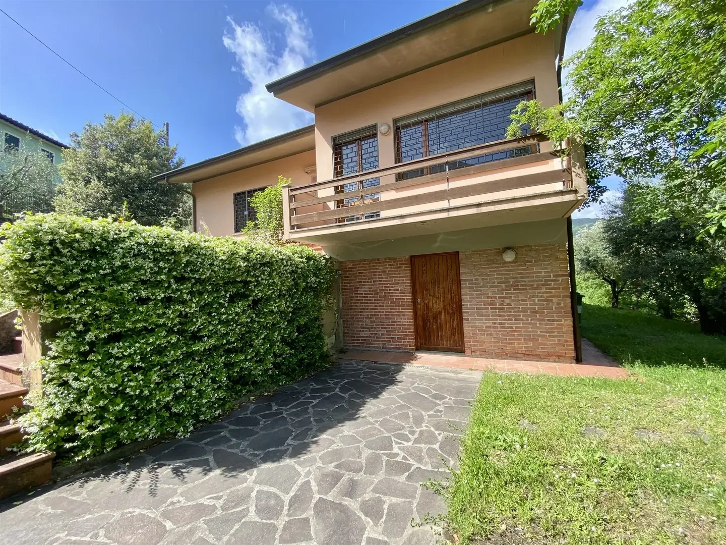 2 - vendita villa mutigliano toscana italia