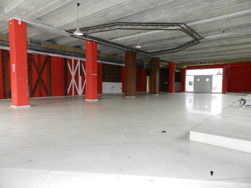 2 - venda espaço comercial frente ao mar loutráki peloponeso grécia