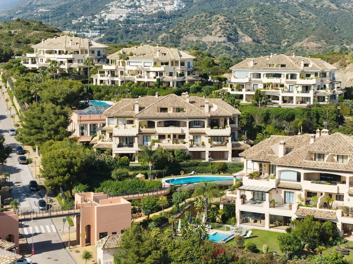 1 - verkoop appartement uitzicht op zee nueva andalucia andalusië spanje