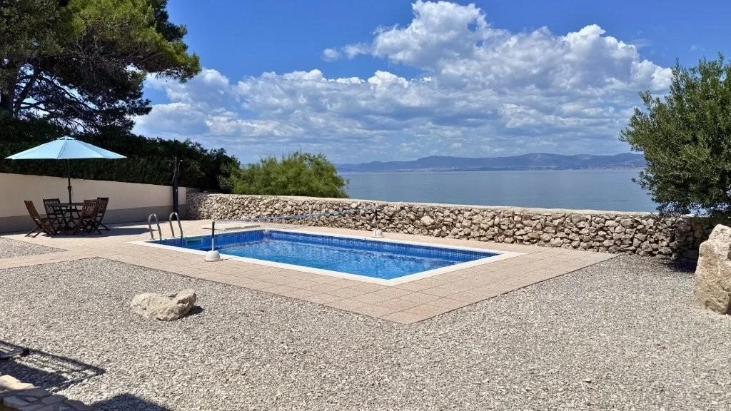 1 - waterfront house for sale in splitska split-dalmatia croatia